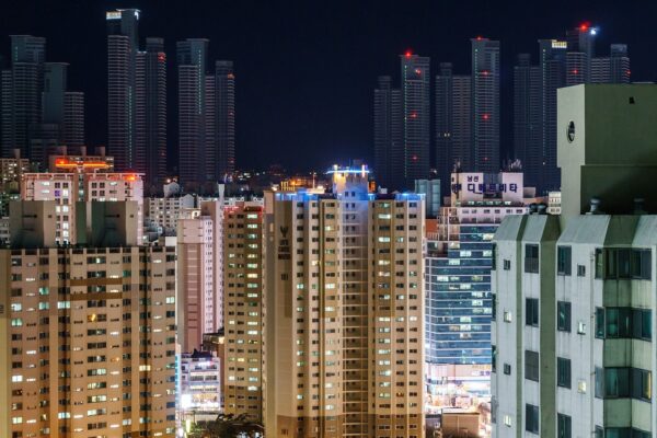 Vantagens das lâmpadas led para condomínios