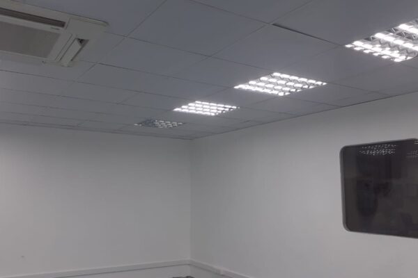 Luminária calha led para clínicas