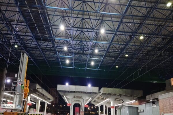 Luminária led nas obras da CPTM