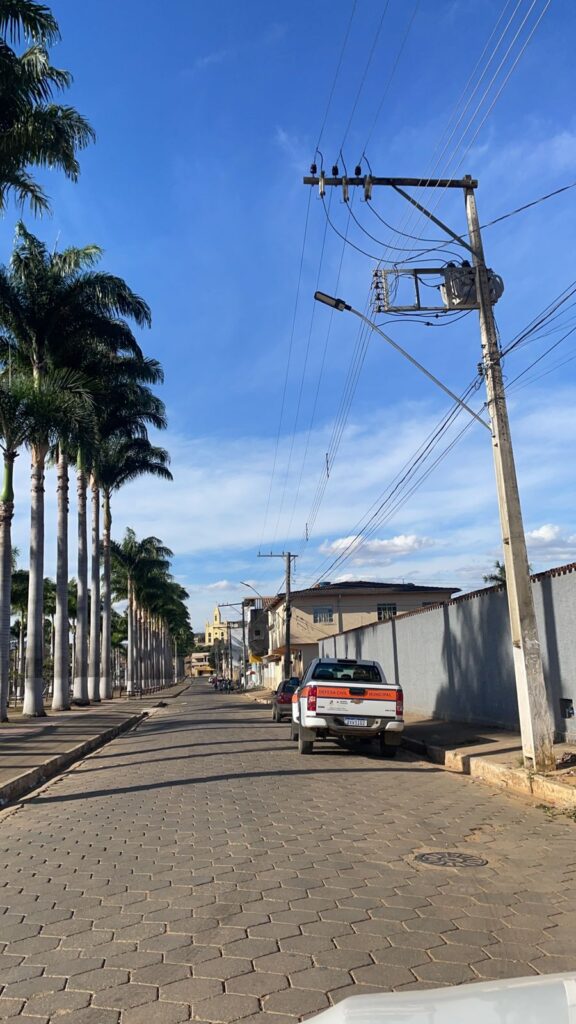 Rua de Inhapim com luminária led.